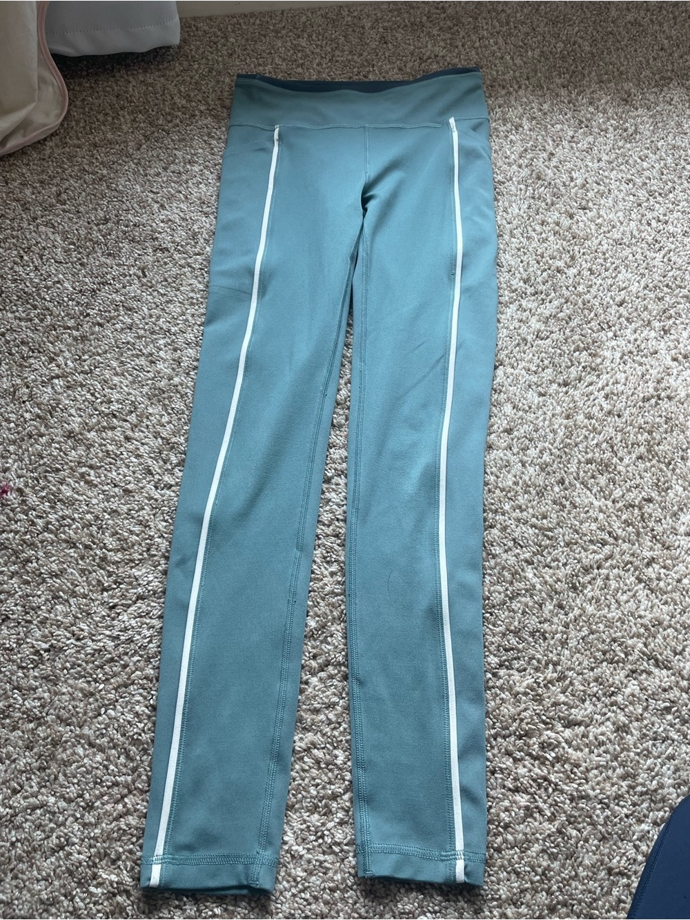 Athleta Girls set-  blue/green Leggings with crop top